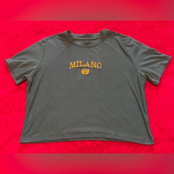 CLOSET CLEAR OUT XL Milano Crop T-Shirt Measurements in Pics Great Condition 😍🔥 - Picture 4 of 8